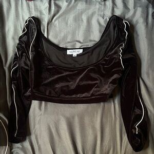 Half sleeve velvet crop top